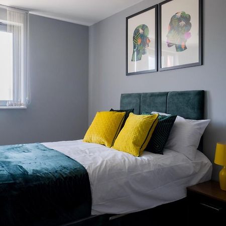 Pahuna Ghar Birmigham City 2 Bedroom Apartment- Short To Mid Term Let-Free Secure Parking Birmingham Extérieur photo