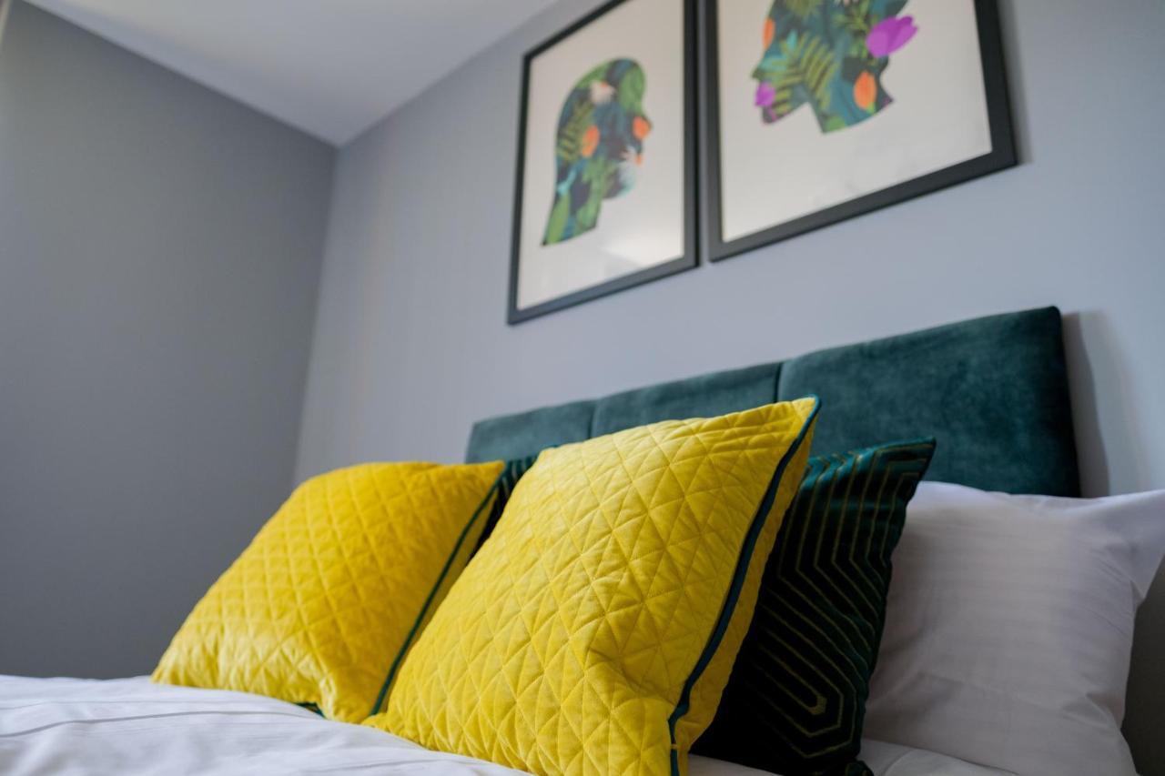 Pahuna Ghar Birmigham City 2 Bedroom Apartment- Short To Mid Term Let-Free Secure Parking Birmingham Extérieur photo
