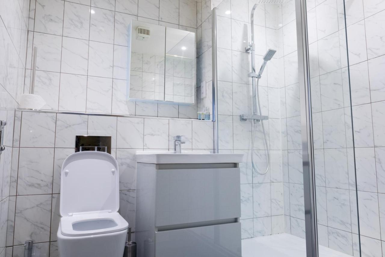 Pahuna Ghar Birmigham City 2 Bedroom Apartment- Short To Mid Term Let-Free Secure Parking Birmingham Extérieur photo